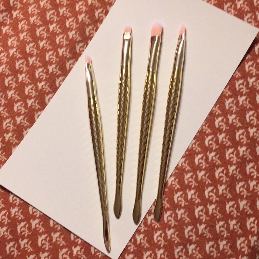 Danielle creations 4 brand new makeup brushes